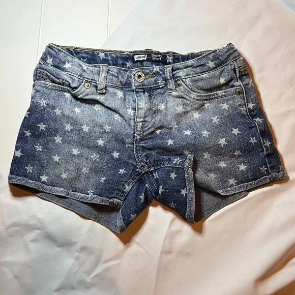 Levi’s shorty shorts with stars | girls size 8 Reg - Picture 2 of 5